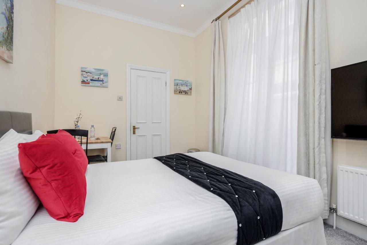 Oxford Street Homestay London Bagian luar foto