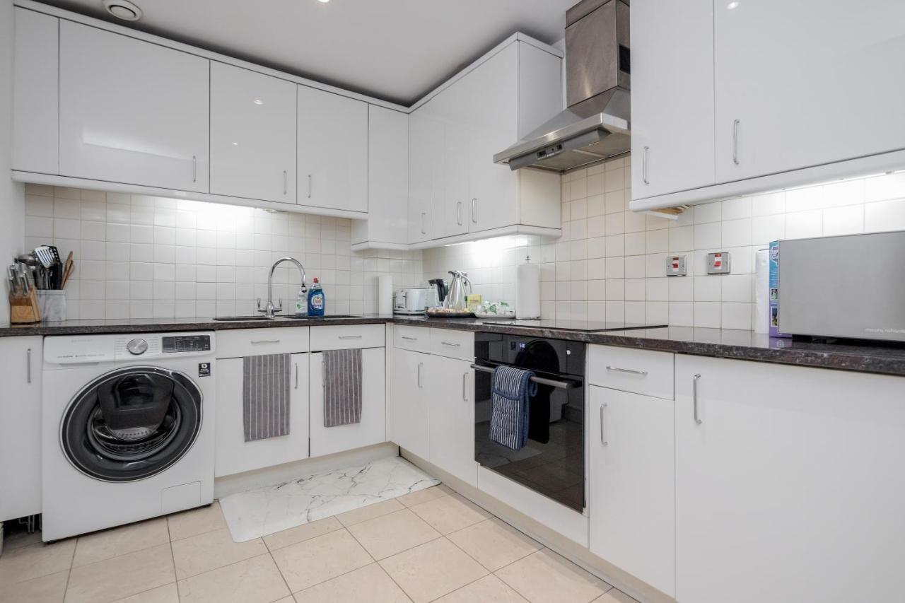 Oxford Street Homestay London Bagian luar foto
