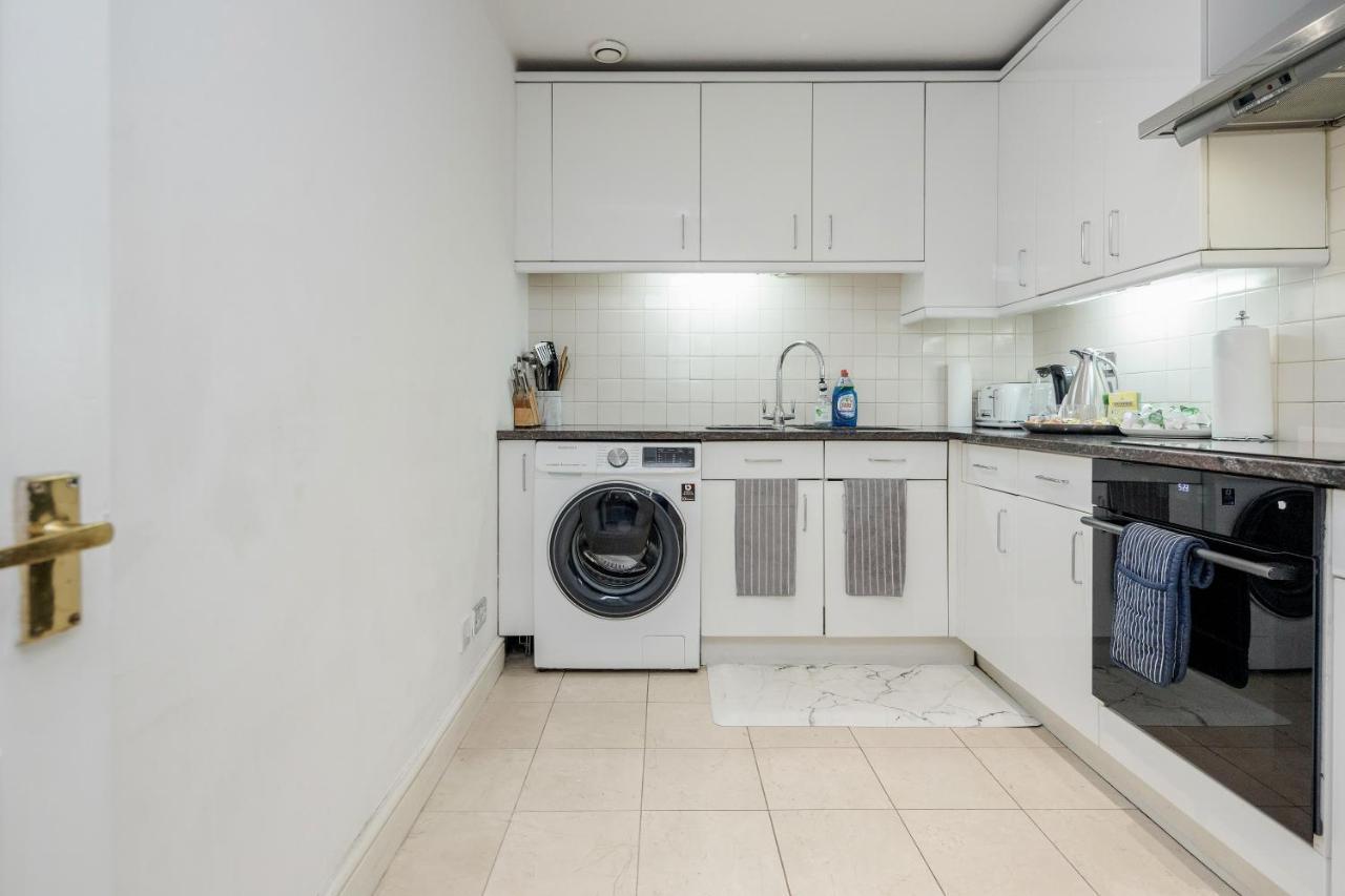 Oxford Street Homestay London Bagian luar foto