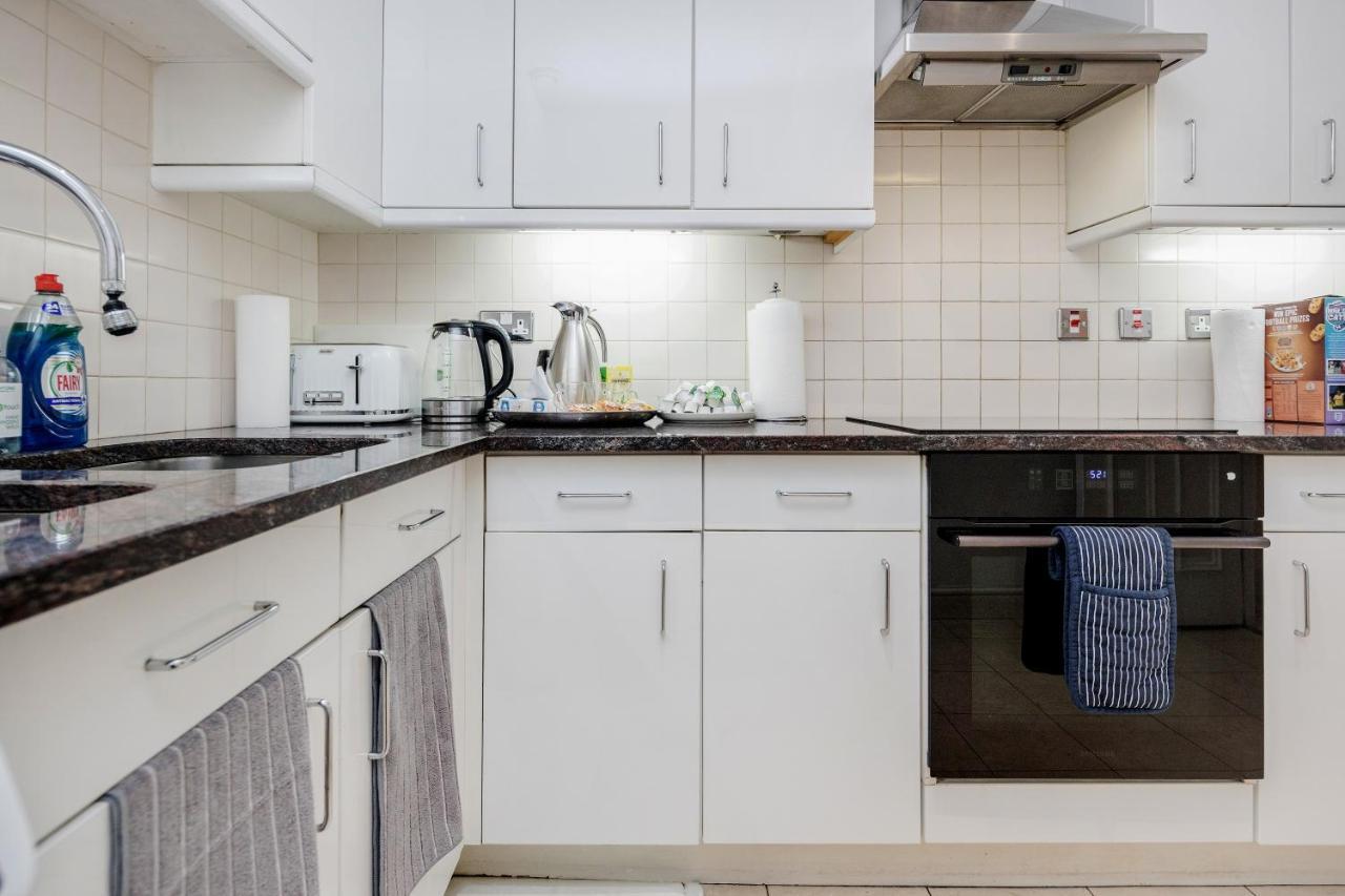 Oxford Street Homestay London Bagian luar foto