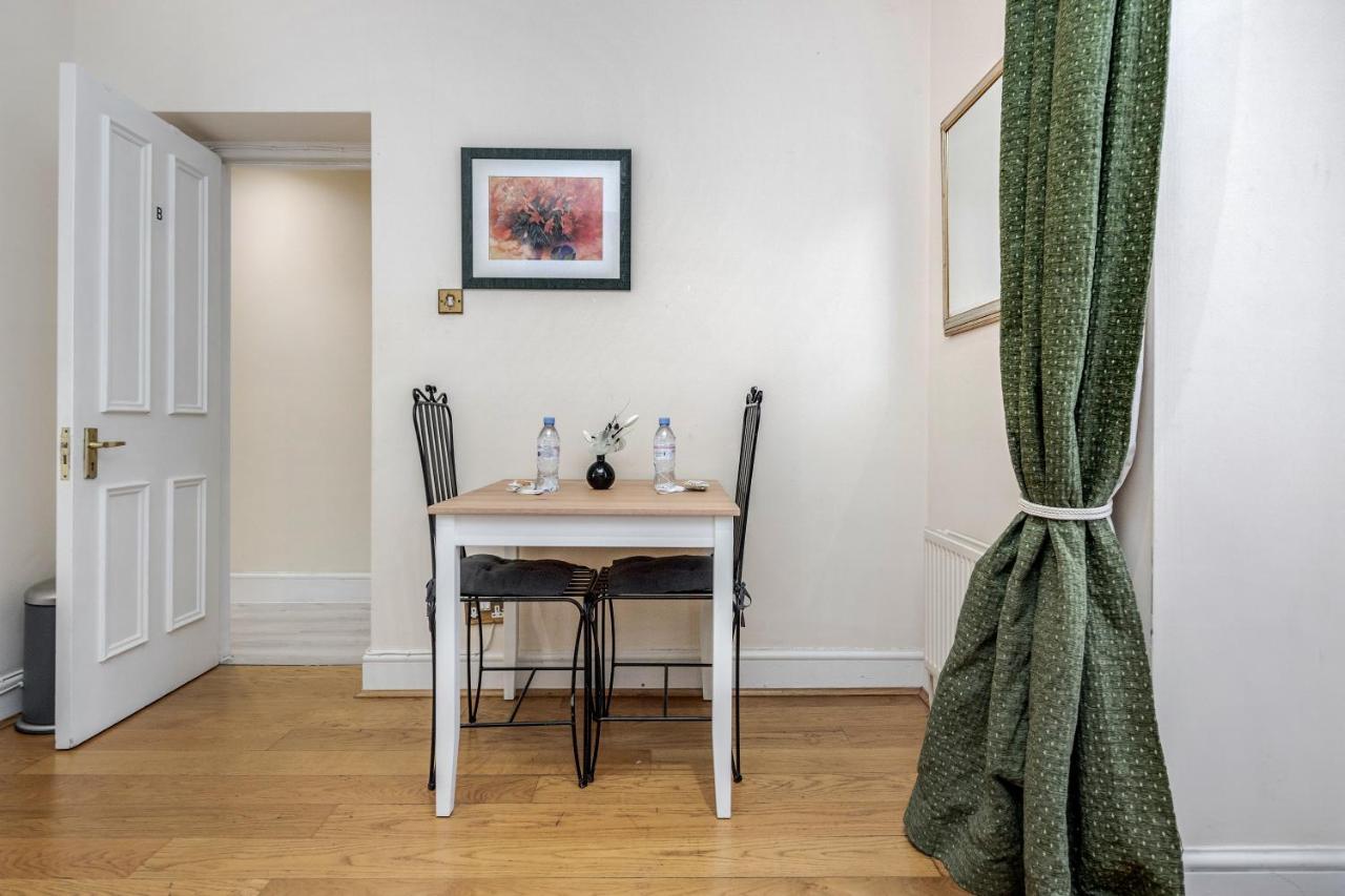 Oxford Street Homestay London Bagian luar foto