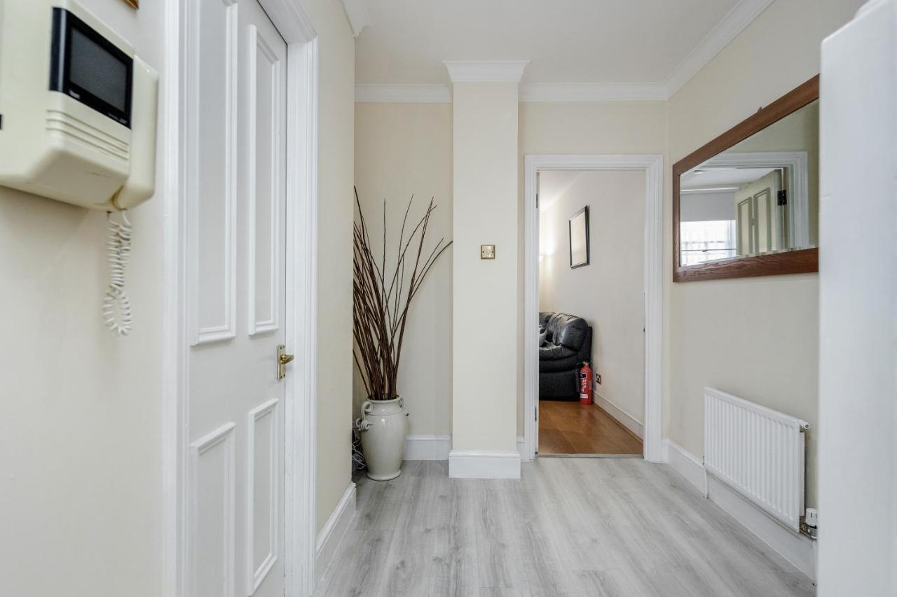 Oxford Street Homestay London Bagian luar foto