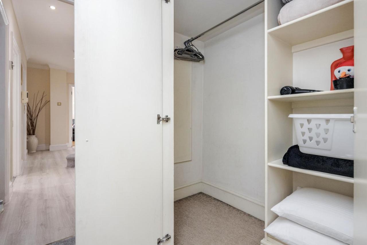 Oxford Street Homestay London Bagian luar foto