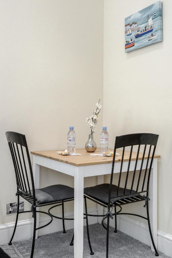 Oxford Street Homestay London Bagian luar foto