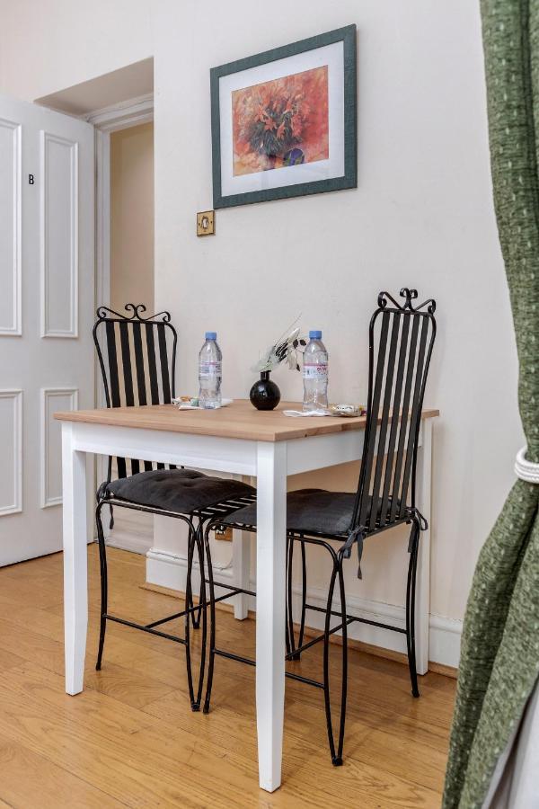 Oxford Street Homestay London Bagian luar foto