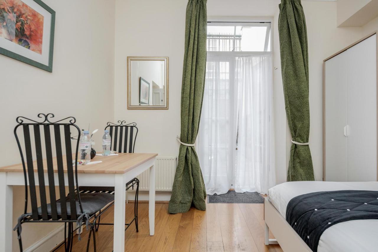 Oxford Street Homestay London Bagian luar foto