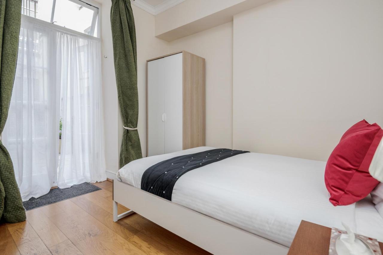 Oxford Street Homestay London Bagian luar foto