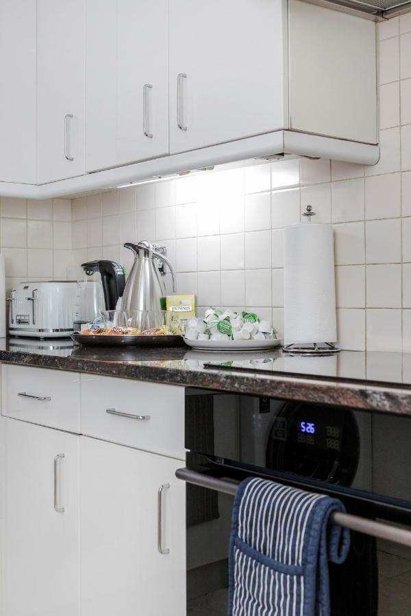Oxford Street Homestay London Bagian luar foto