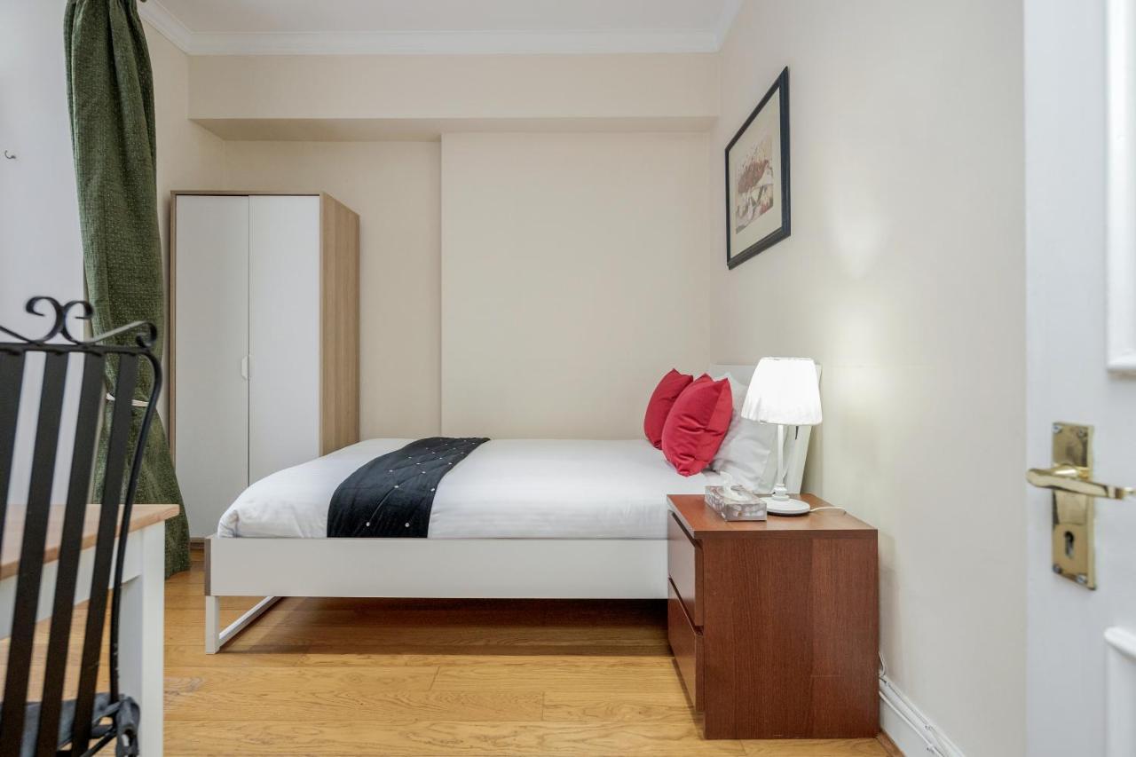 Oxford Street Homestay London Bagian luar foto
