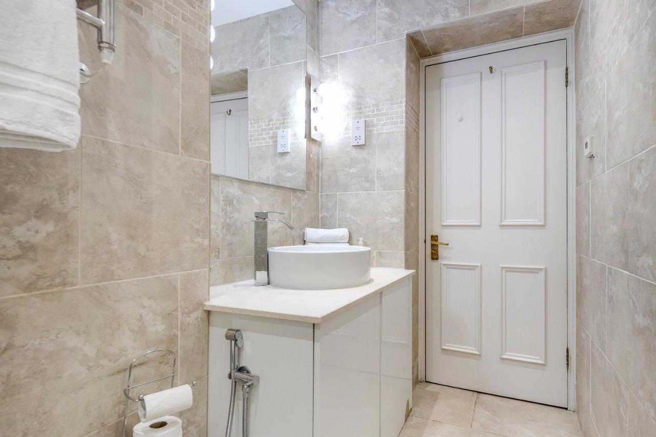 Oxford Street Homestay London Bagian luar foto