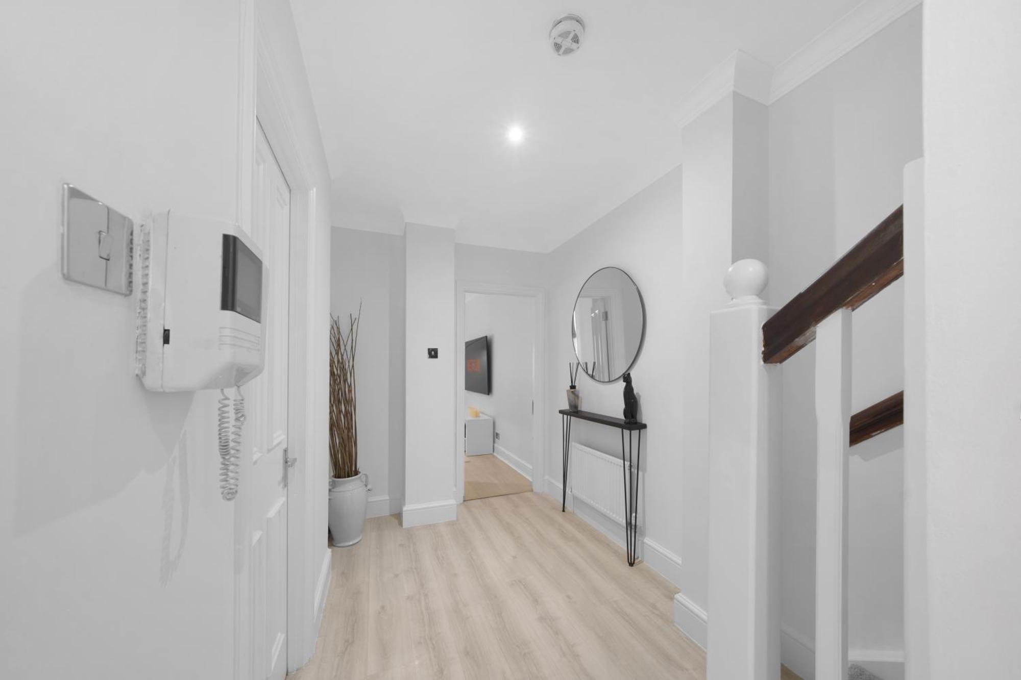 Oxford Street Homestay London Bagian luar foto
